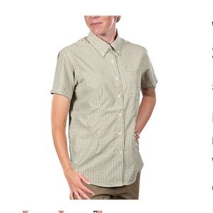 Super versatile outdoors shirt by mont•bell.